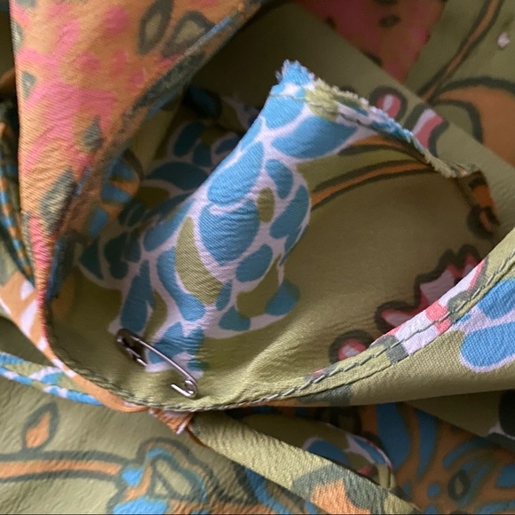 Vintage Floral Print Button Down Back Top - Picture 10 of 12